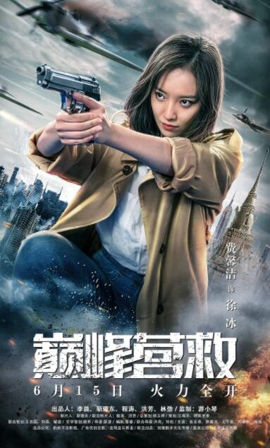《灯草尚灯》主视觉：沈砚秋提灯立于雨巷